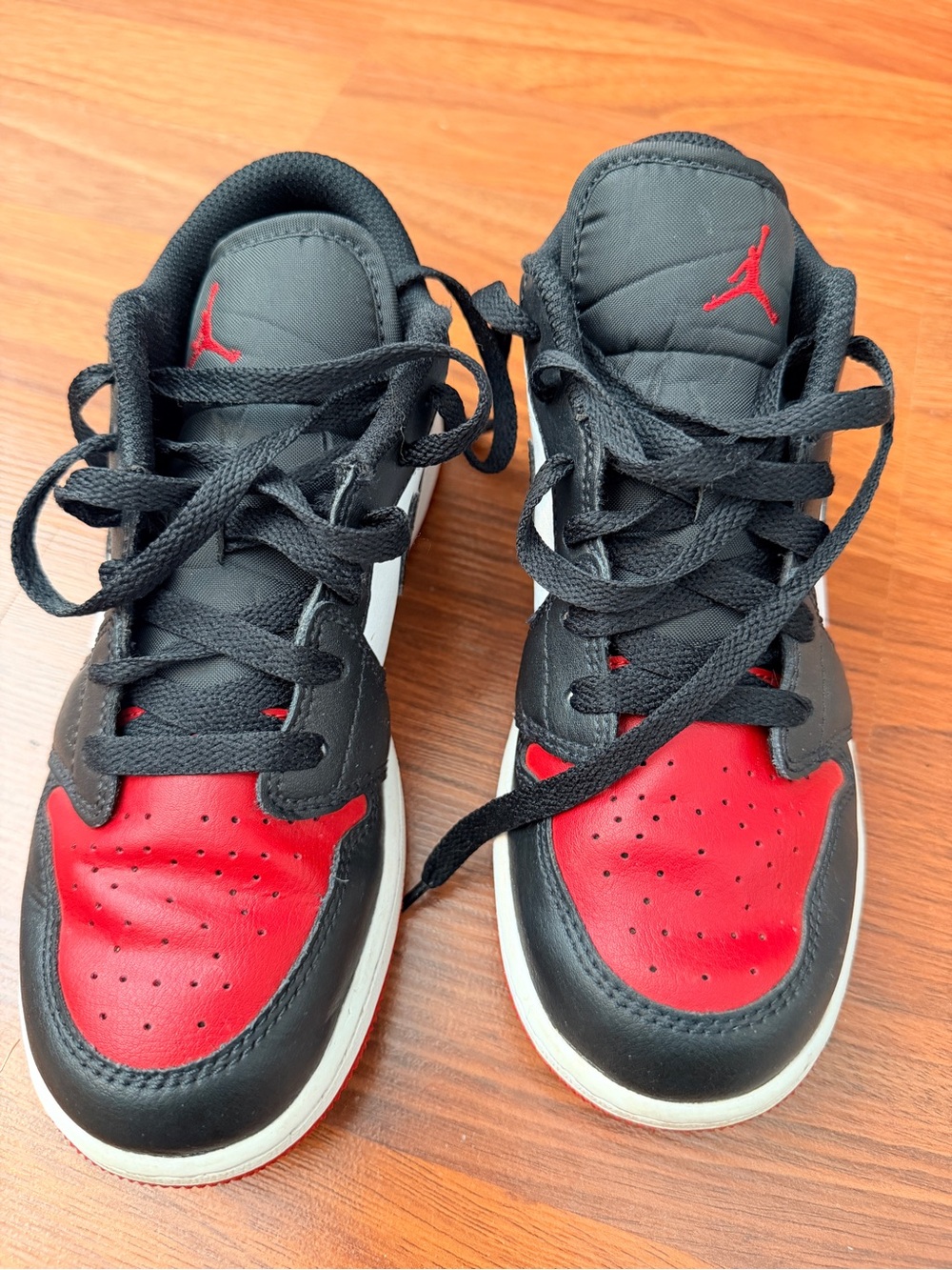 Jordan Kids Low-Top Sneakers — Black & Red